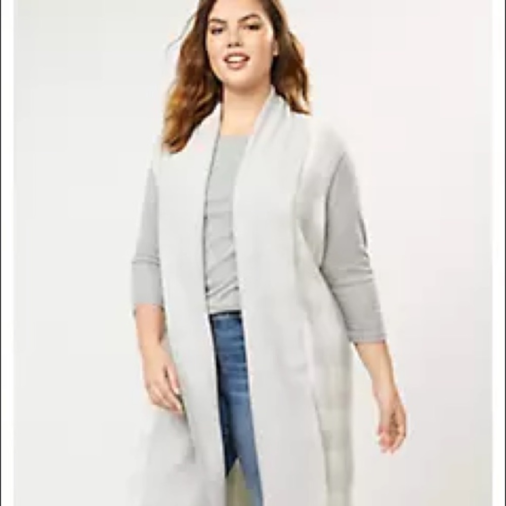 Grey and white sweater vest. Size 22/24